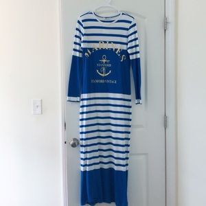 Maxi dress with long sleeves